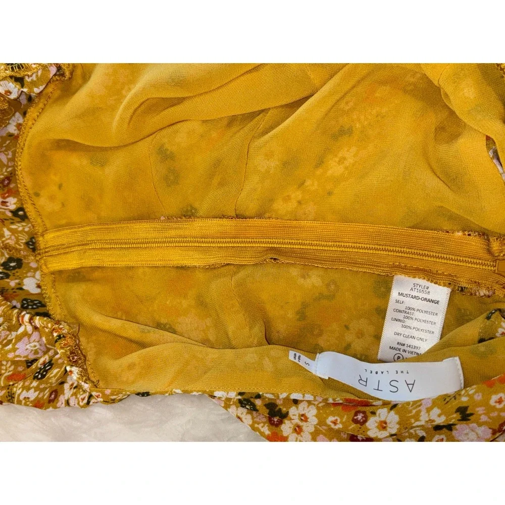 Astr The Label Blouse Top Womens Small Mustard Ditsy Floral Ruched‎ Puff Sleeve